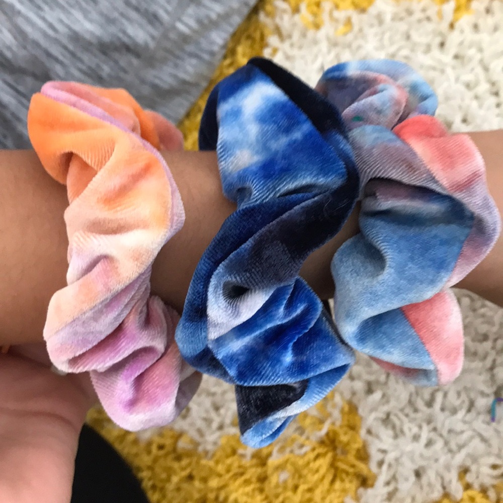 CUTE SCRUNCHIE BUNDLE
